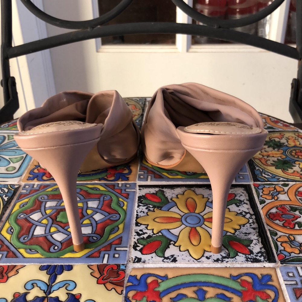 Vince Camuto NWOT Tan Slingback Mule Heels with Crossover Design - Picture 4 of 5